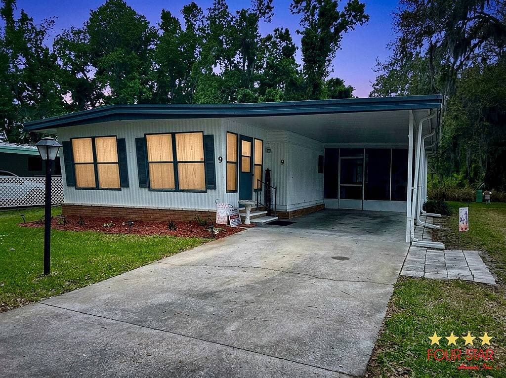 Manufactured home in Leesburg, FL 34748