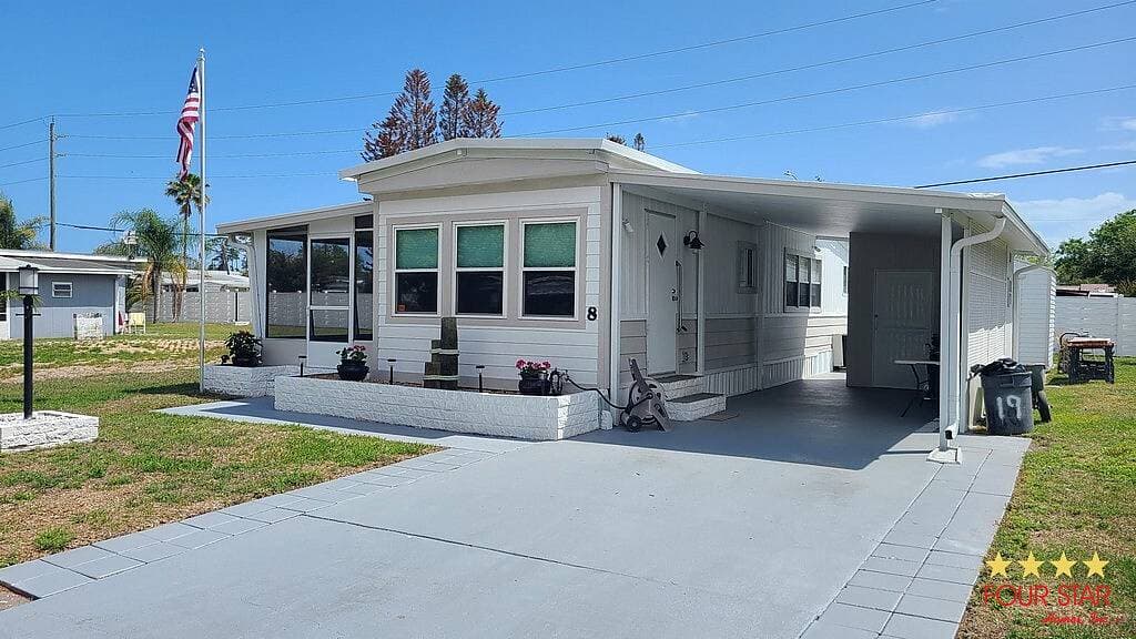 Manufactured home in Port Orange, FL 32127