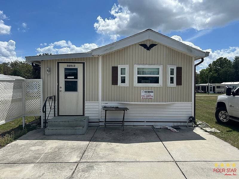 Manufactured home in Zephyrhills, FL 33541