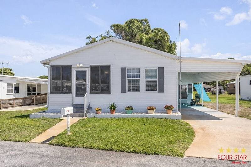 Manufactured home in Edgewater, FL 32141