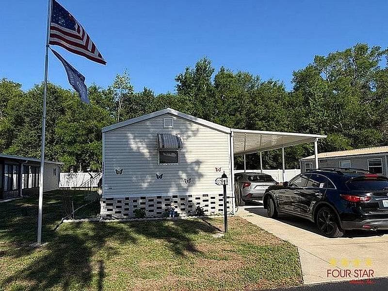 Manufactured home in Webster, FL 33597