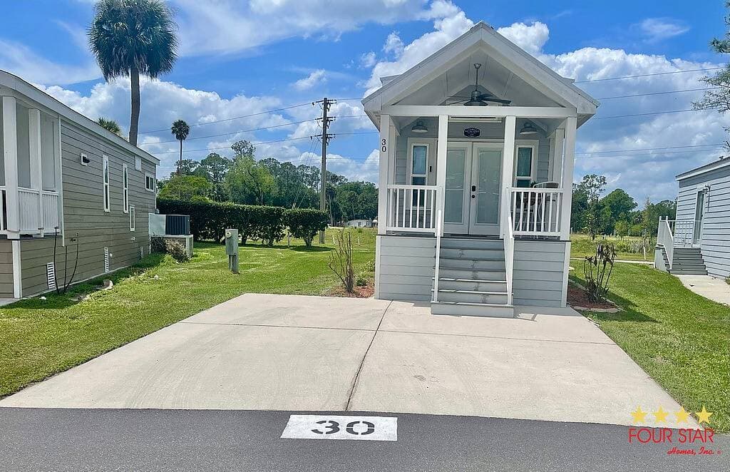 Manufactured home in Kissimmee, FL 34746