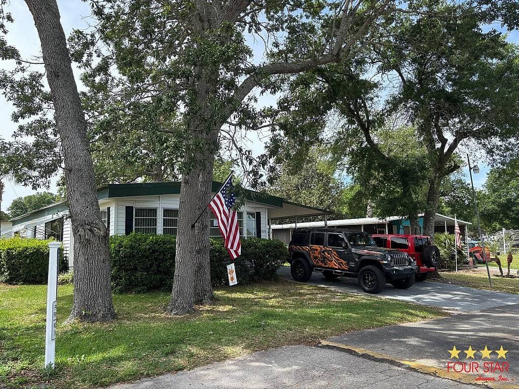 Manufactured home in Orange City, FL 32763