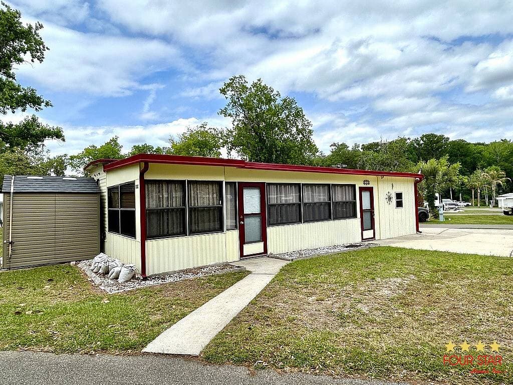 Manufactured home in Leesburg, FL 34748