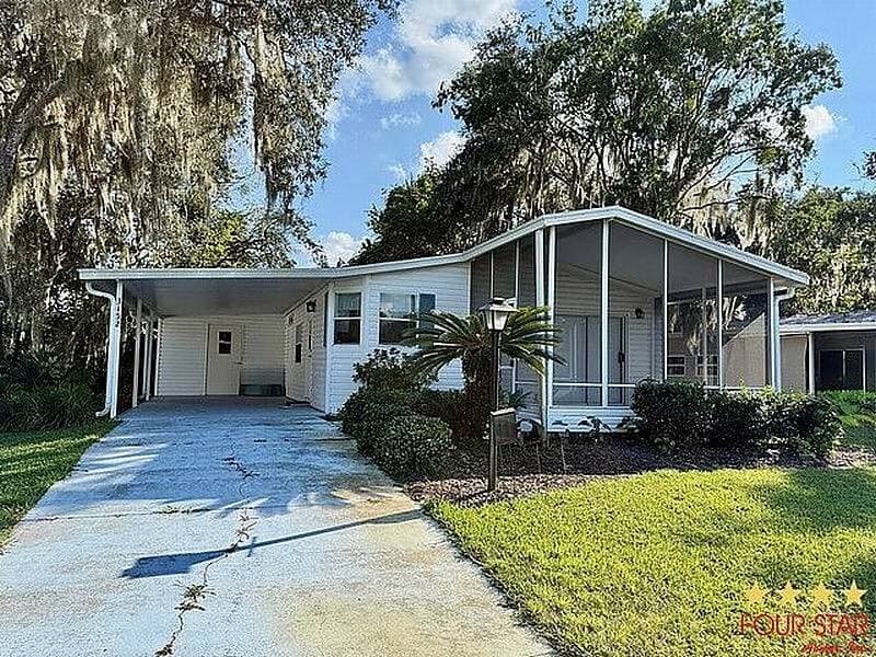 Manufactured home in DeLand, FL 32724