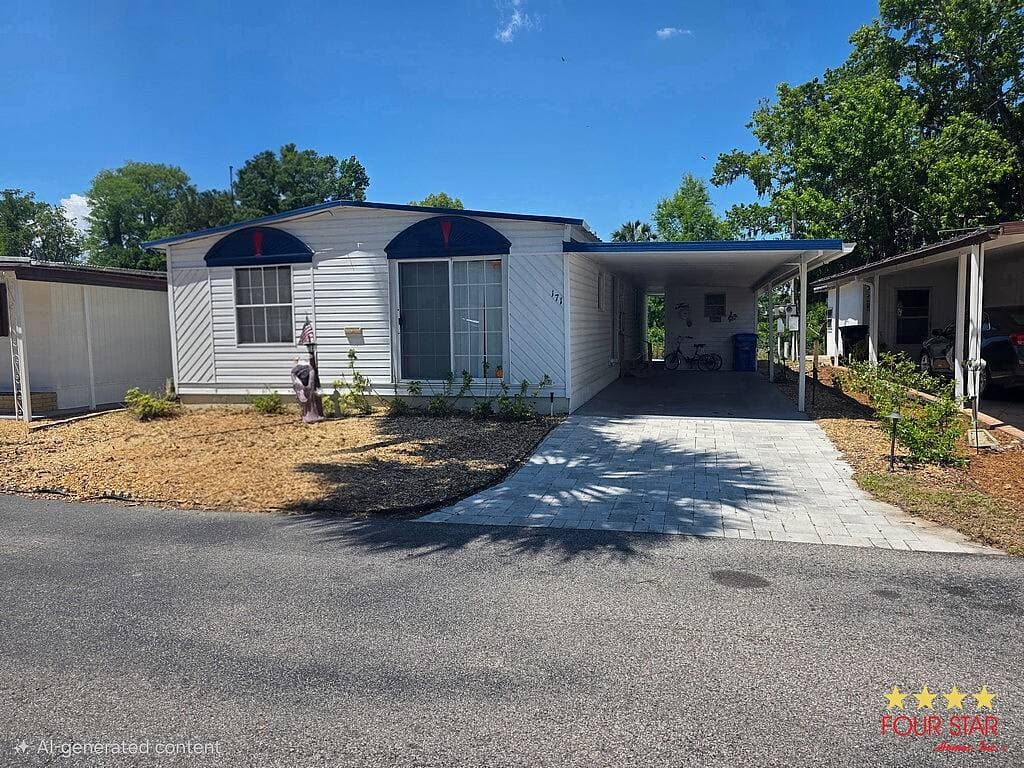 Manufactured home in Tavares, FL 32778