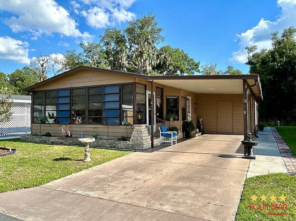 Manufactured home in Leesburg, FL 34748