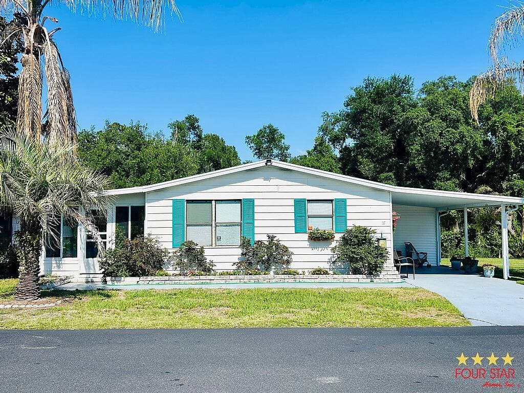 Manufactured home in Leesburg, FL 34748