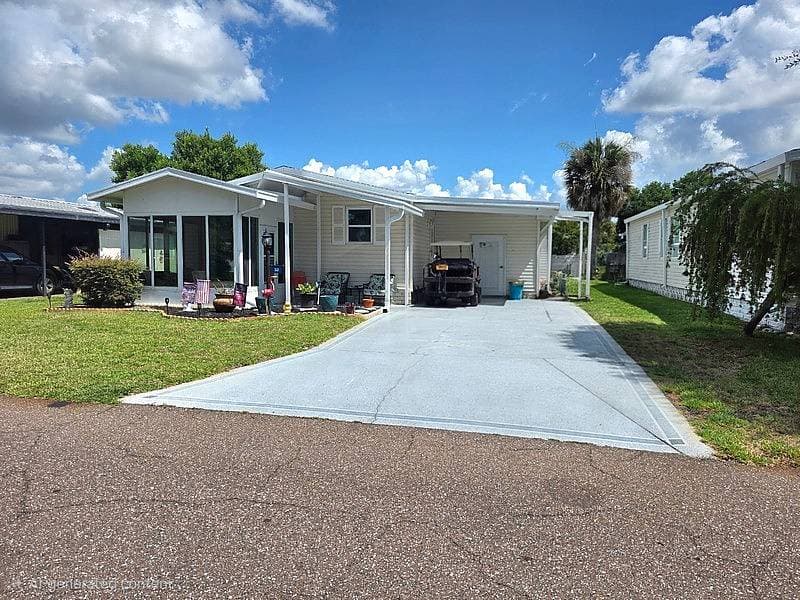 Manufactured home in Leesburg, FL 34788