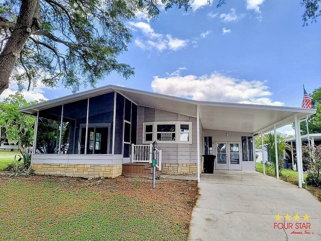 Manufactured home in Leesburg, FL 34788