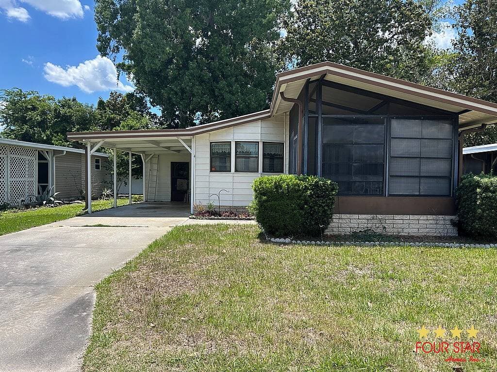Manufactured home in Leesburg, FL 34748