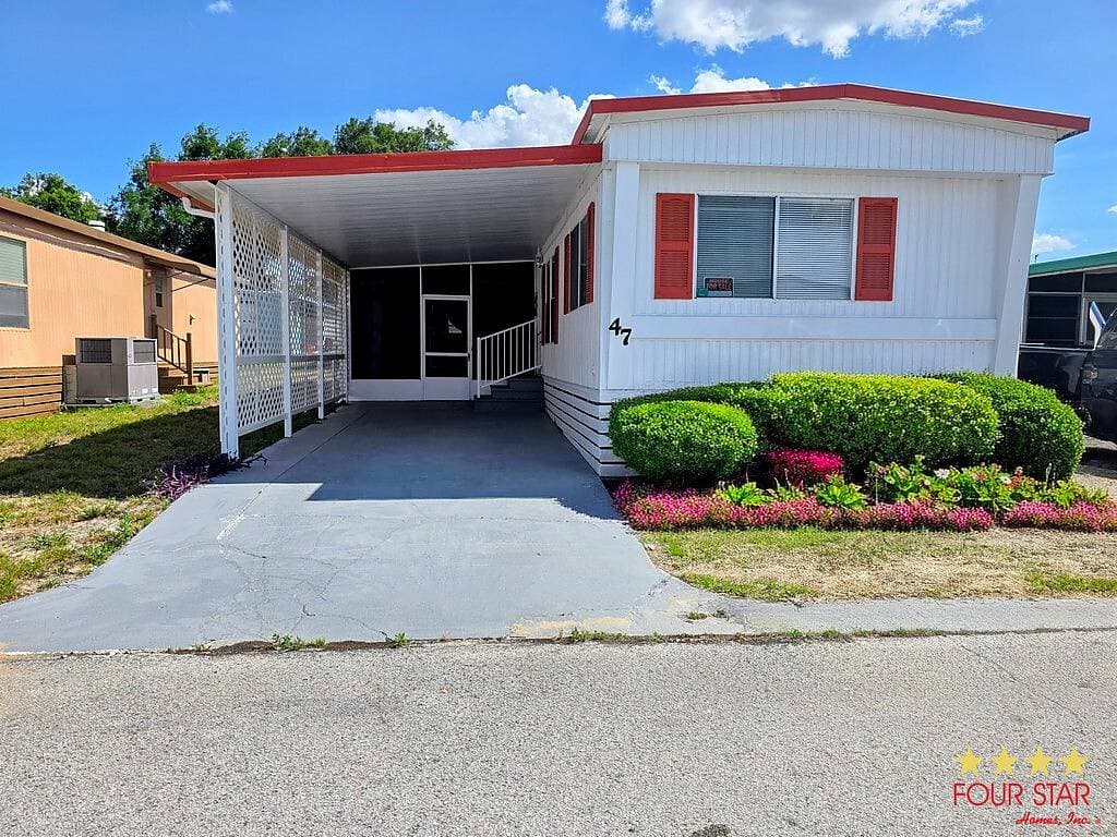 Manufactured home in Clermont, FL 34715