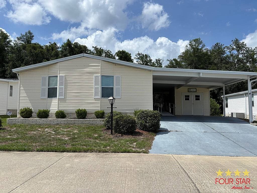Manufactured home in Orange City, FL 32763