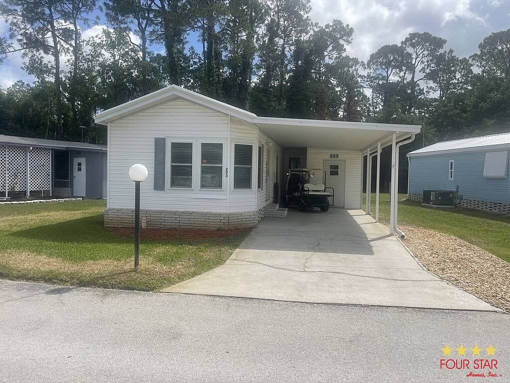 Manufactured home in Haines City, FL 33844