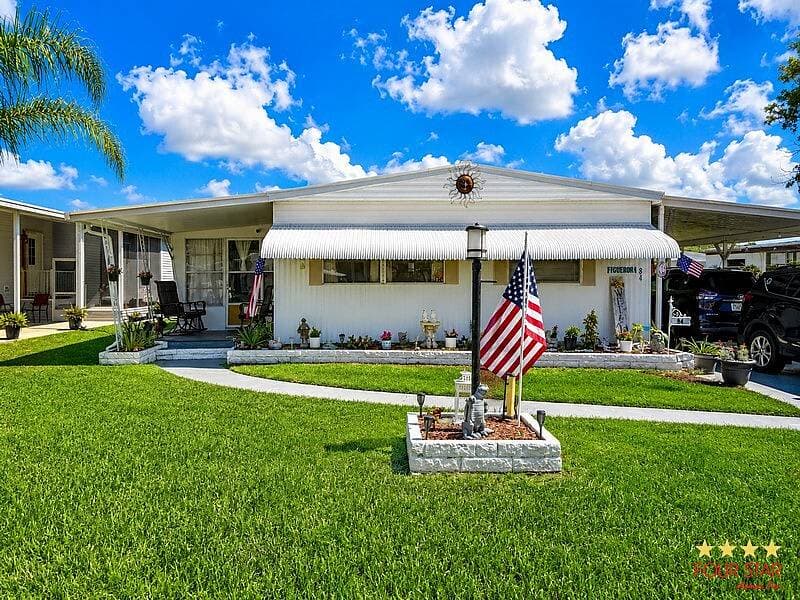 Manufactured home in Port Orange, FL 32127