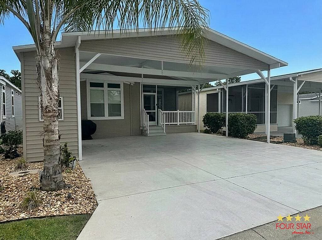 Manufactured home in Leesburg, FL 34748
