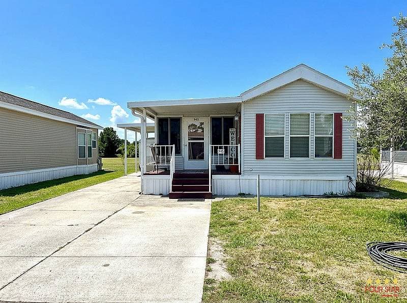 Manufactured home in Clermont, FL 34715