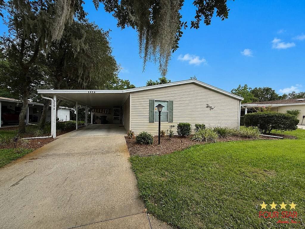 Manufactured home in DeLand, FL 32724