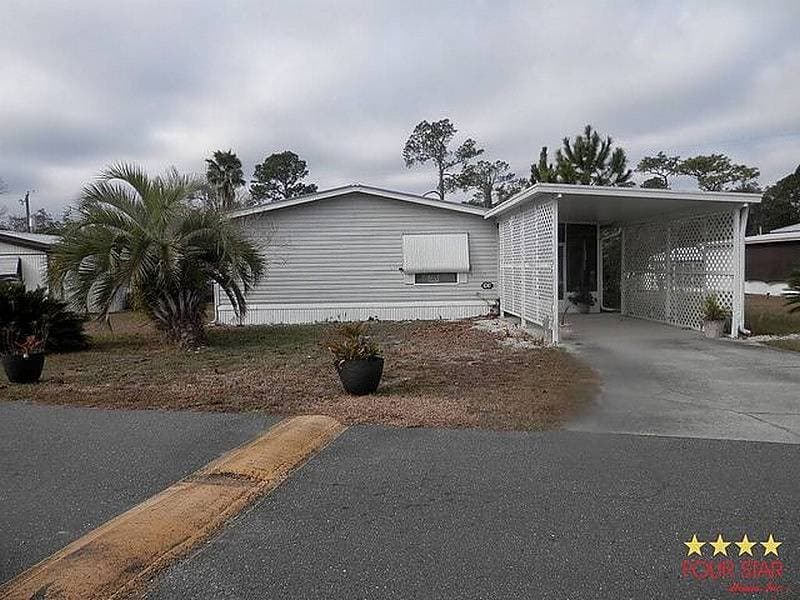 Manufactured home in Crescent City, FL 32112