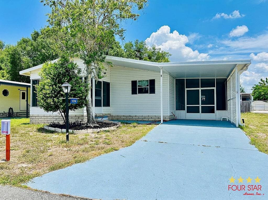 Manufactured home in Leesburg, FL 34788