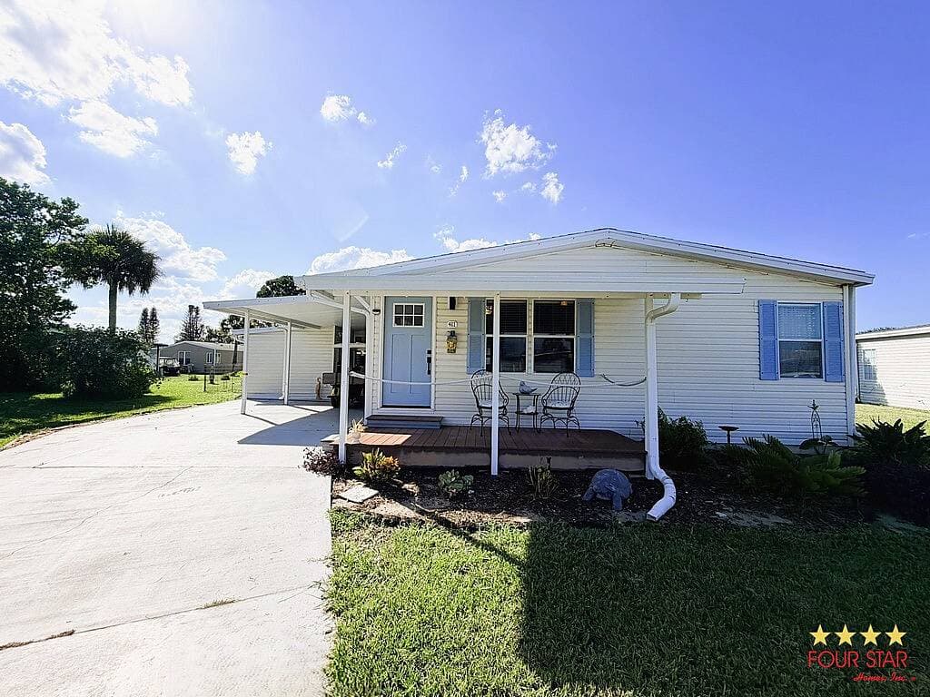 Manufactured home in Edgewater, FL 32141