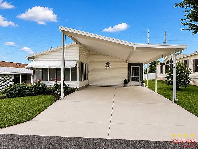 Manufactured home in DeBary, FL 32713
