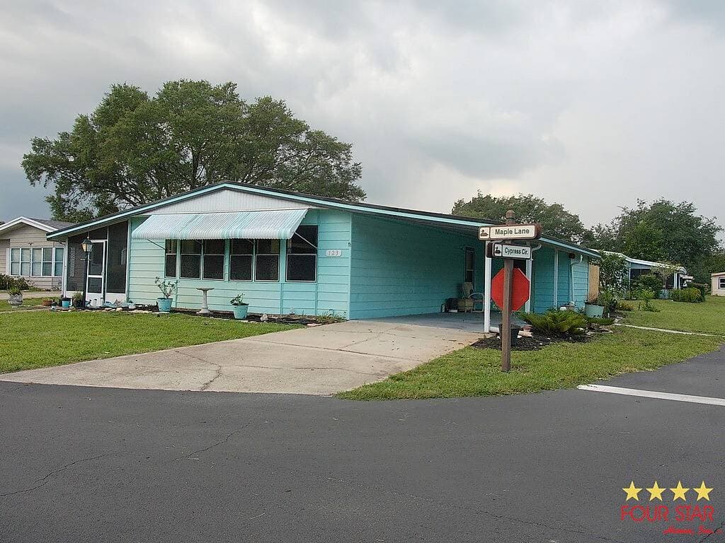 Manufactured home in Lake Helen, FL 32744