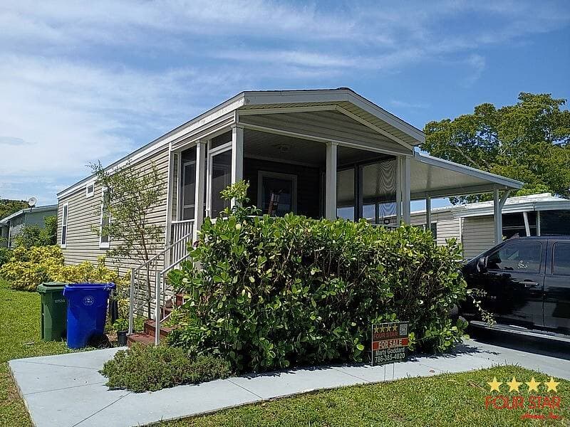 Manufactured home in Margate, FL 33063