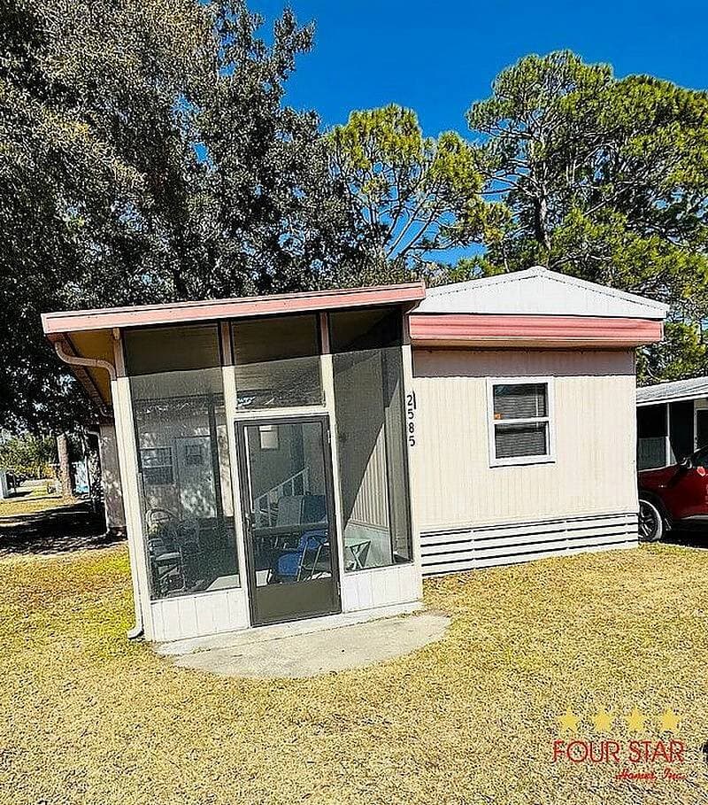 Manufactured home in New Smyrna Beach, FL 32168