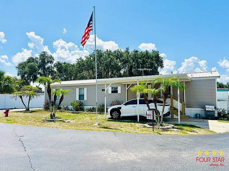 Manufactured home in Leesburg, FL 34788