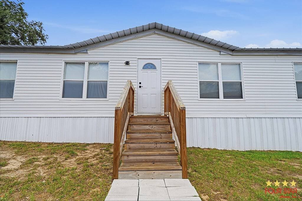 Manufactured home in Lake Wales, FL 33898