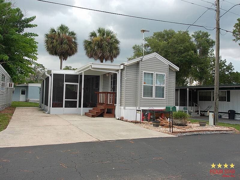 Manufactured home in Orange City, FL 32763