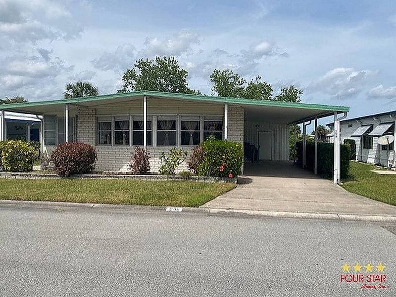Manufactured home in Vero Beach, FL 32966