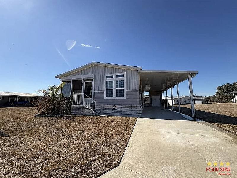 Manufactured home in Zephyrhills, FL 33541