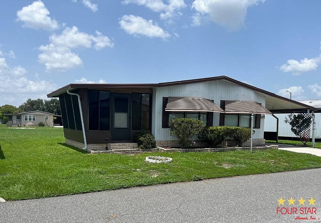 Manufactured home in Lakeland, FL 33803