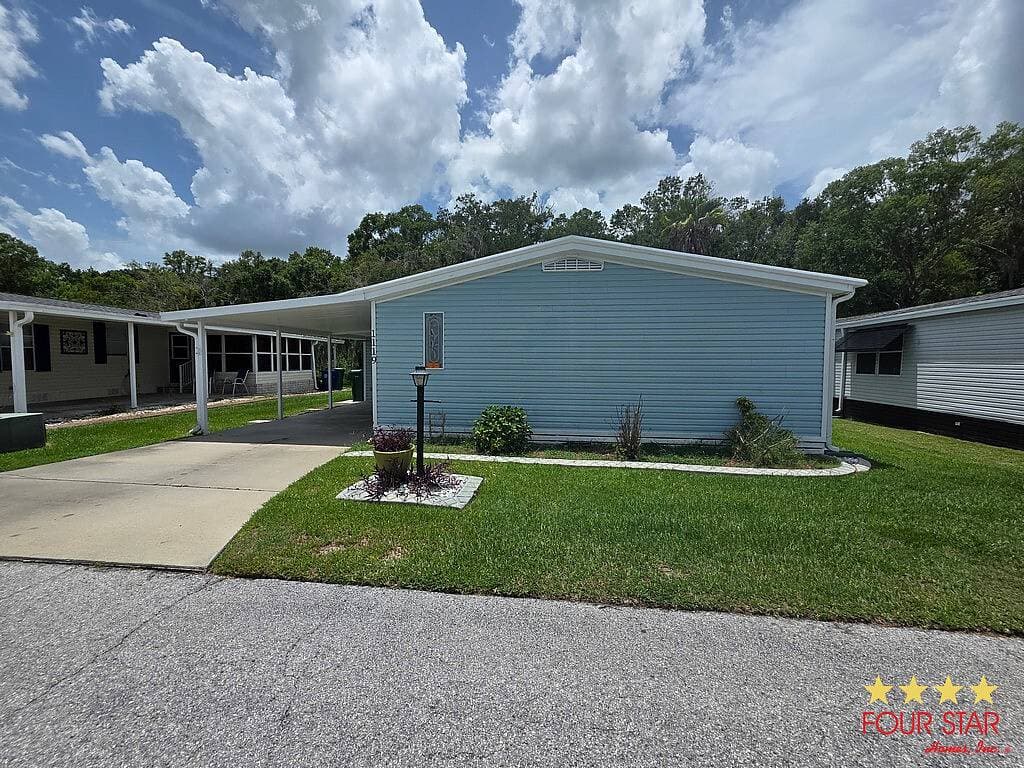 Manufactured home in Wildwood, FL 34785