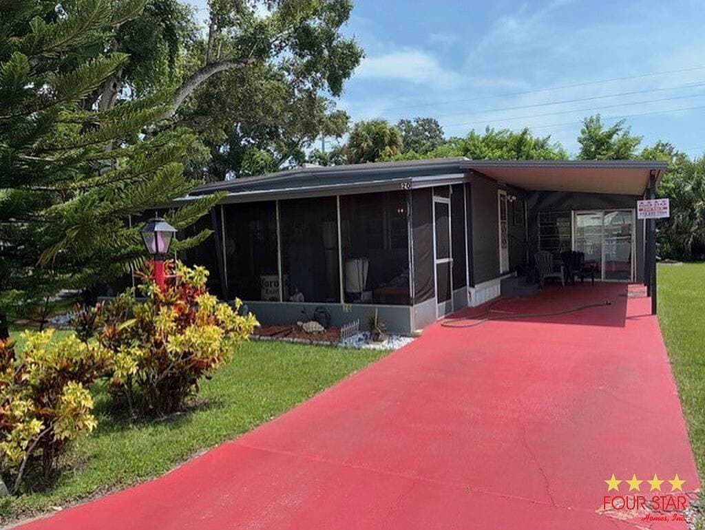 Manufactured home in Vero Beach, FL 32962