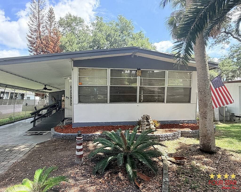 Manufactured home in Port Orange, FL 32127