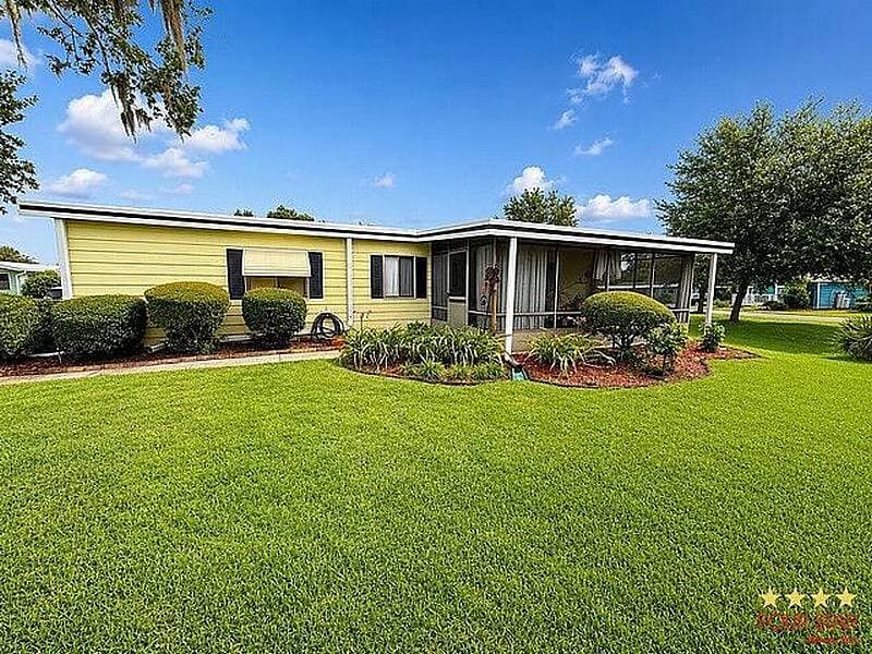 Manufactured home in Lake Helen, FL 32744