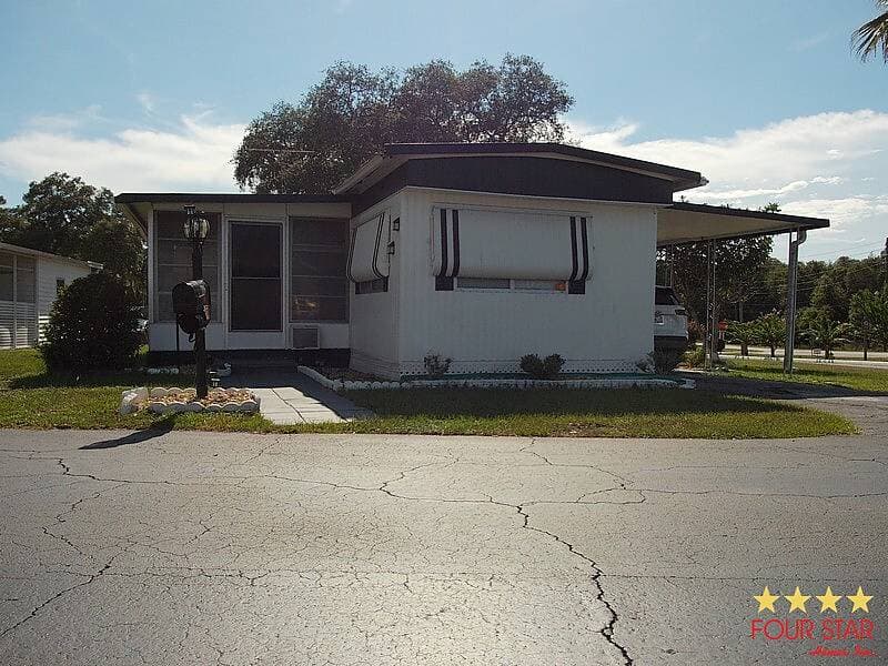 Manufactured home in Orange City, FL 32763