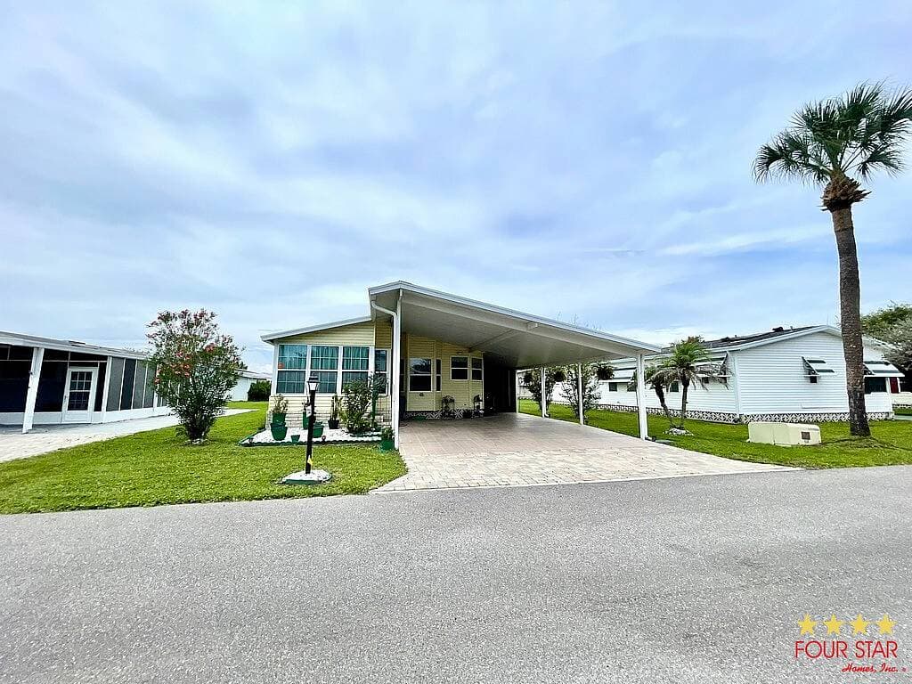 Manufactured home in Kissimmee, FL 34758