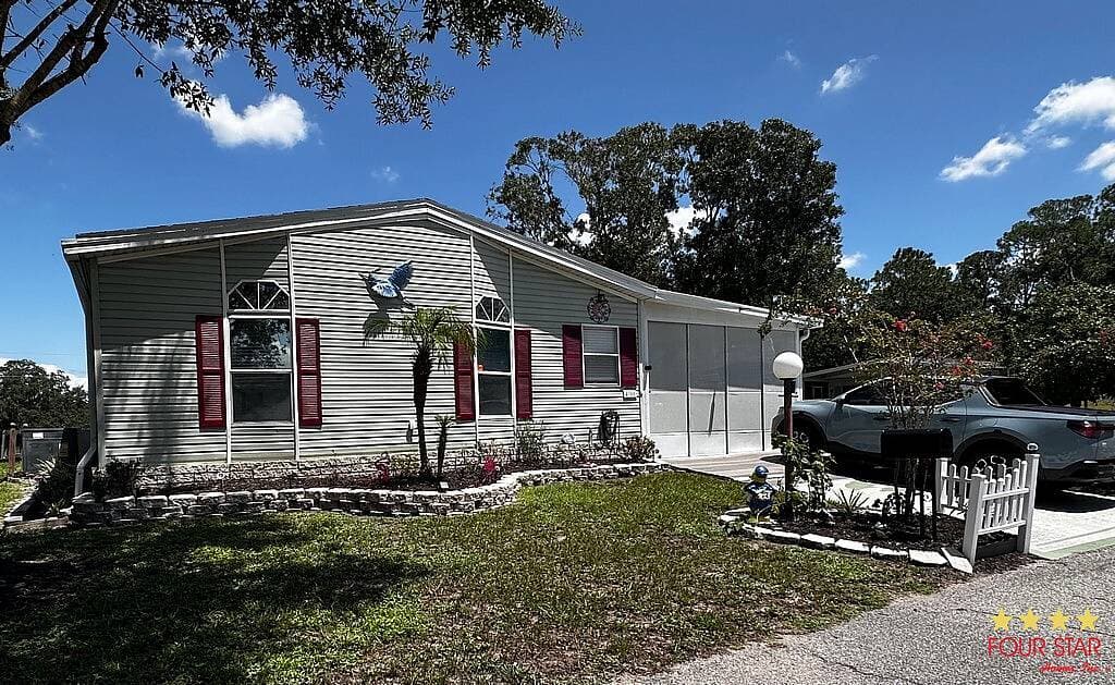 Manufactured home in Wimauma, FL 33598