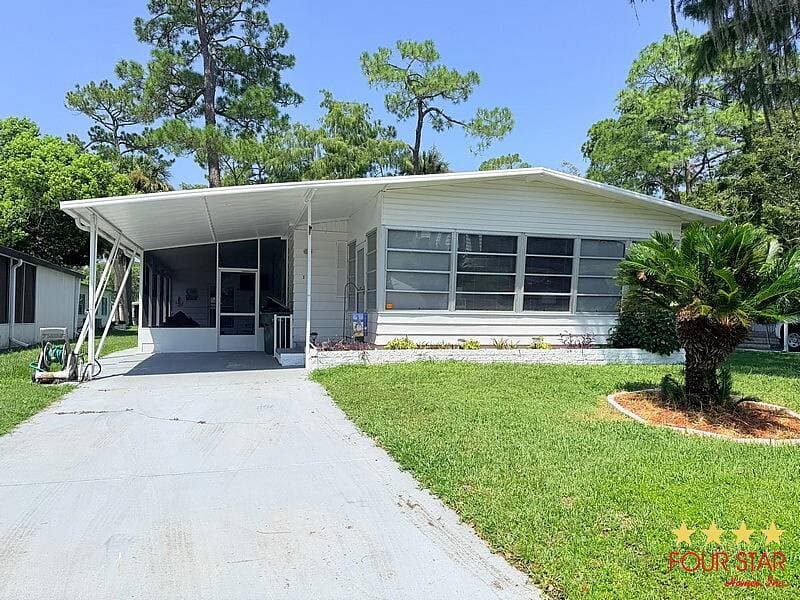 Manufactured home in Port Orange, FL 32129