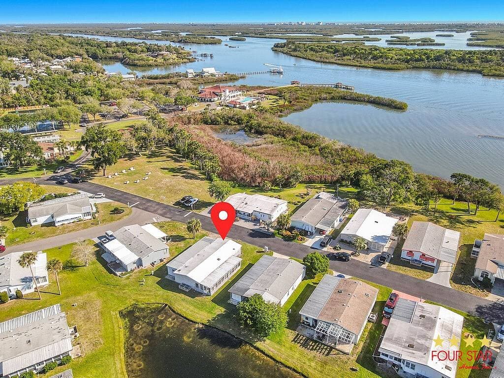 Manufactured home in Edgewater, FL 32141
