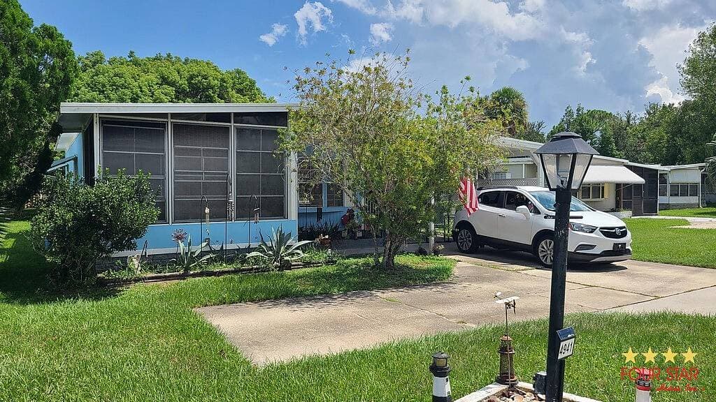 Manufactured home in Port Orange, FL 32127