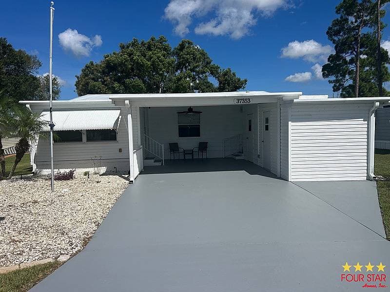 Manufactured home in Avon Park, FL 33825
