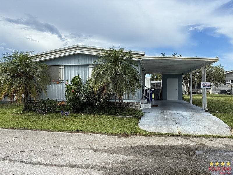 Manufactured home in Vero Beach, FL 32966