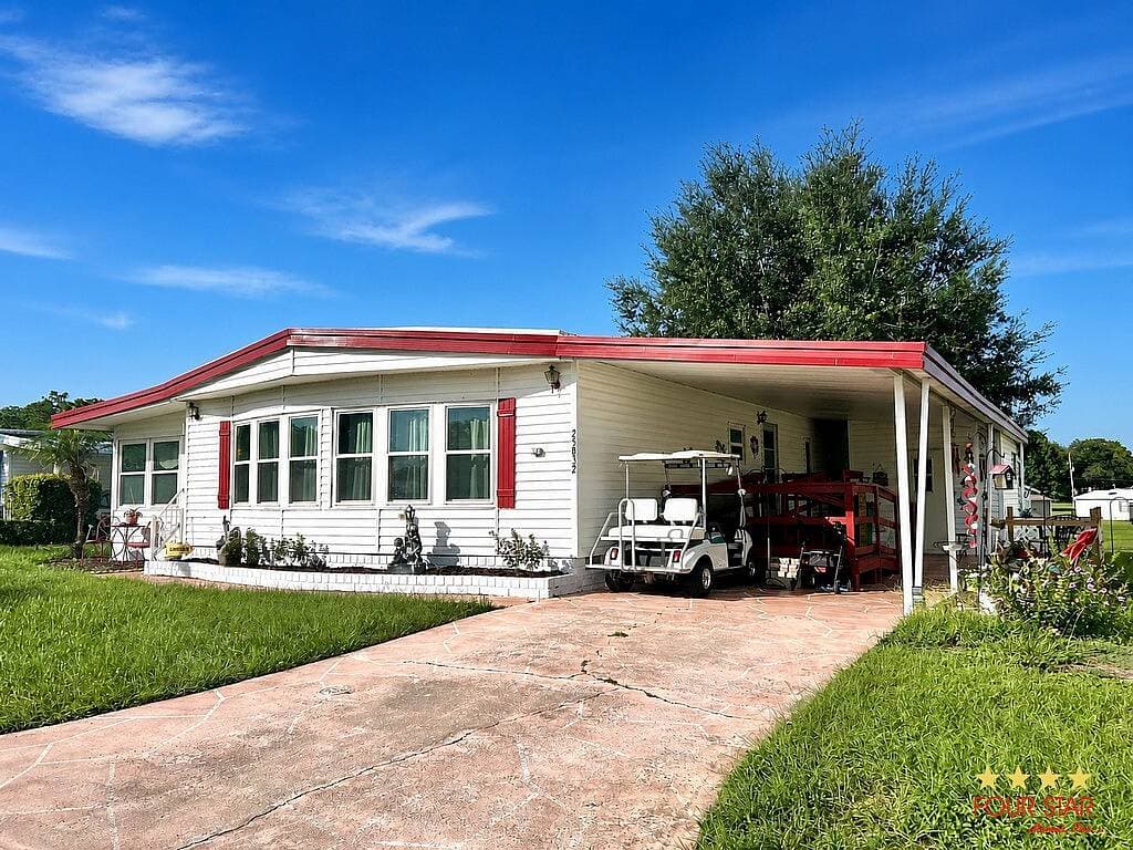 Manufactured home in Leesburg, FL 34748