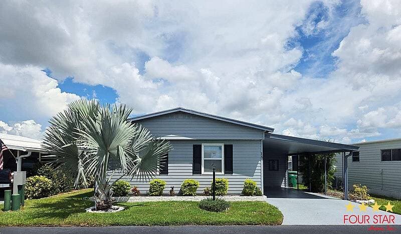 Manufactured home in Palmetto, FL 34221