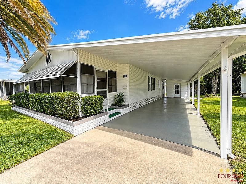Manufactured home in Port Orange, FL 32129